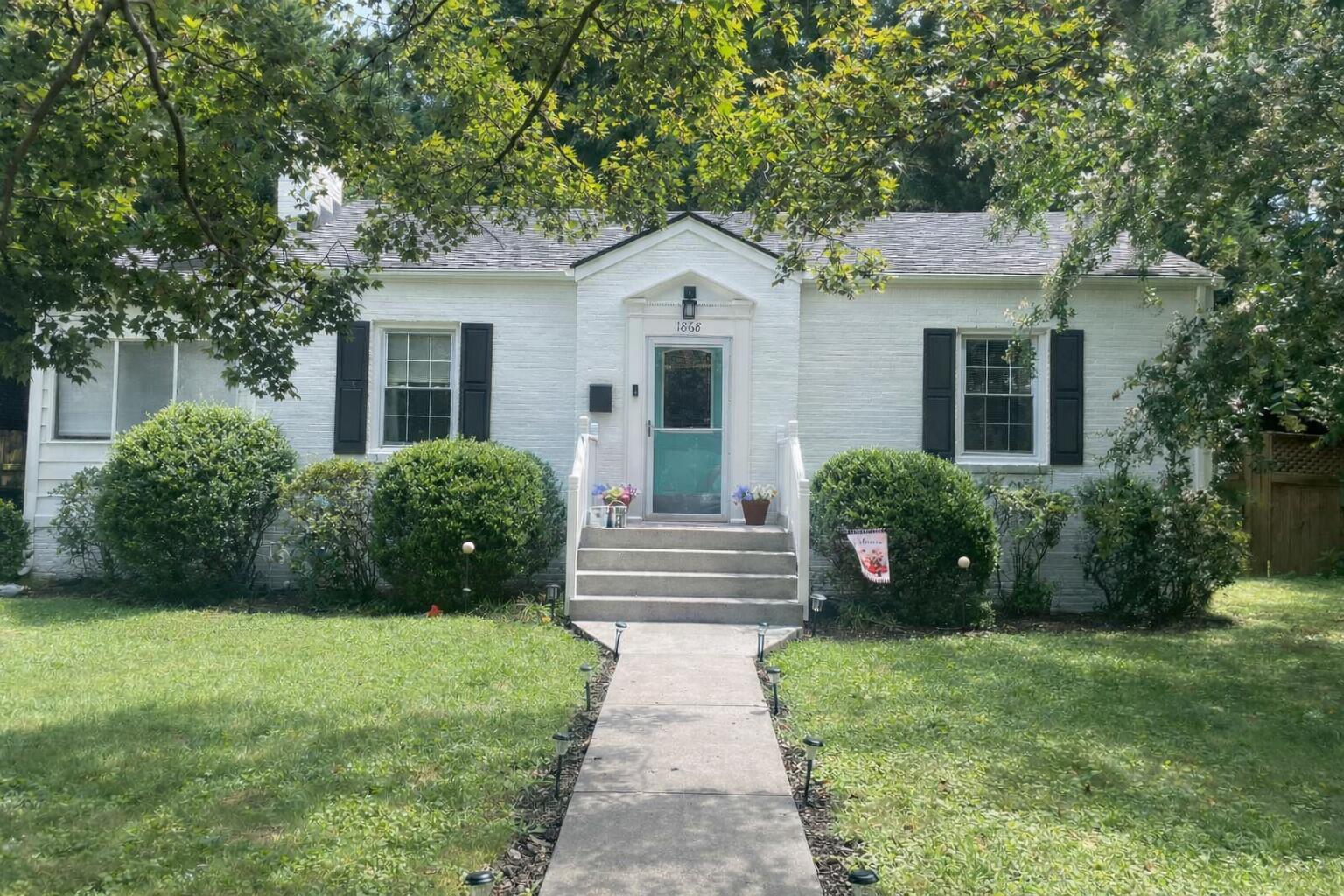 1868 Carlton Road Southwest Roanoke, VA 24015 - Photo 2 of 37 Front of Home-Summer