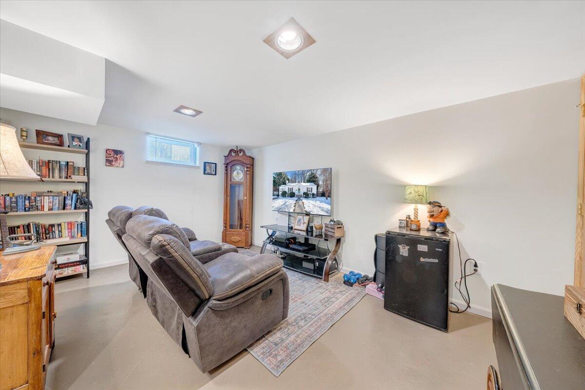 1868 Carlton Road Southwest Roanoke, VA 24015 - Photo 23 of 37 33-MIB08647