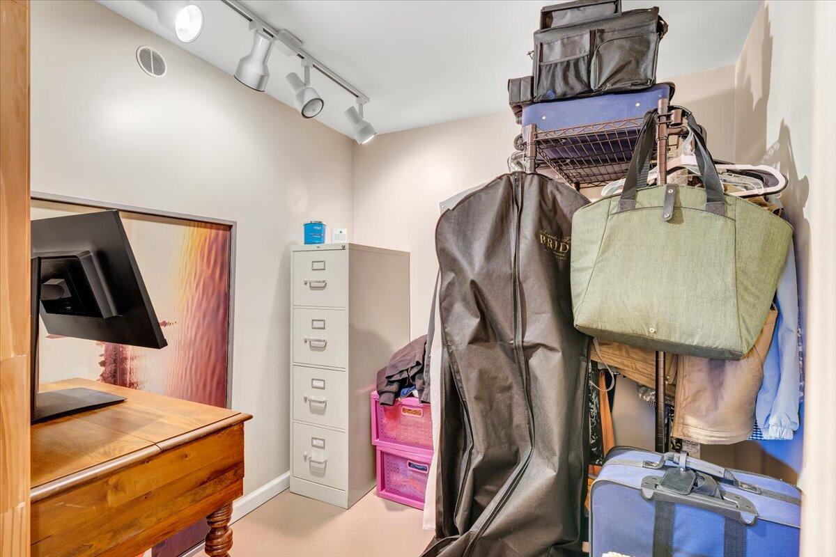 1868 Carlton Road Southwest Roanoke, VA 24015 - Photo 27 of 37 37-MIB08662