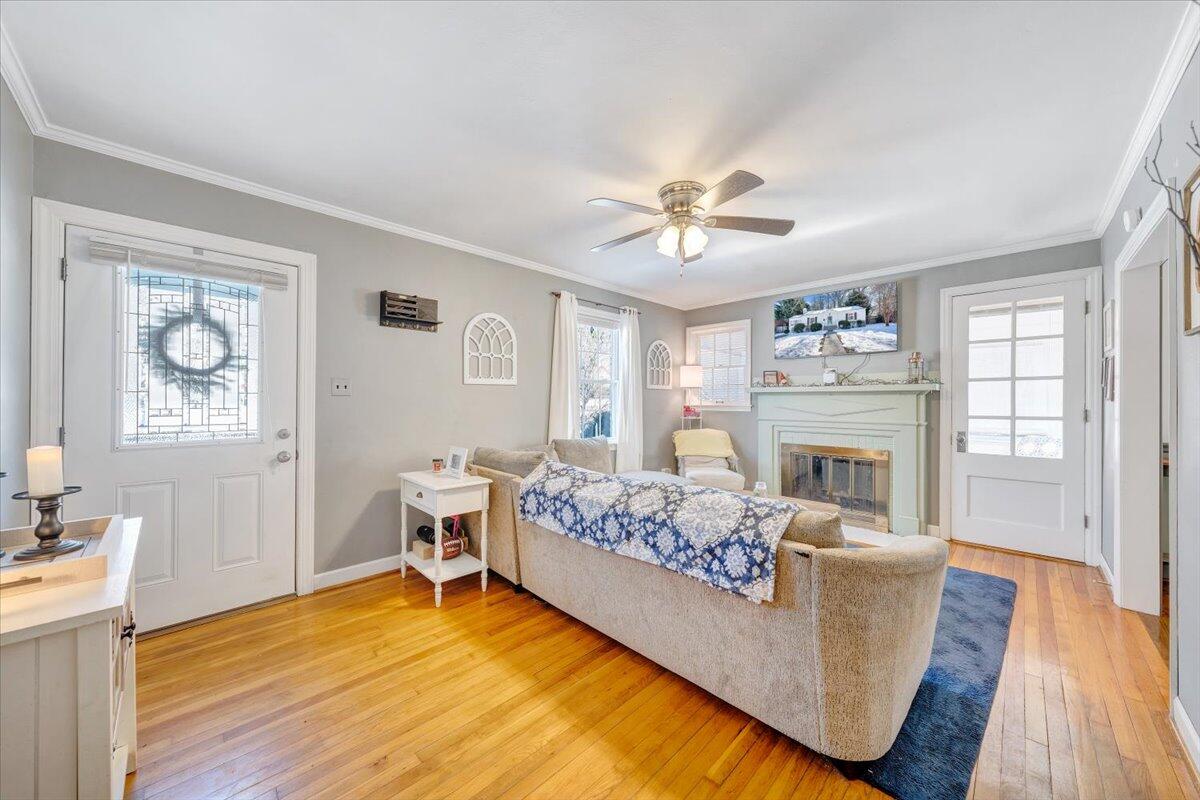 1868 Carlton Road Southwest Roanoke, VA 24015 - Photo 7 of 37 09-MIB08569