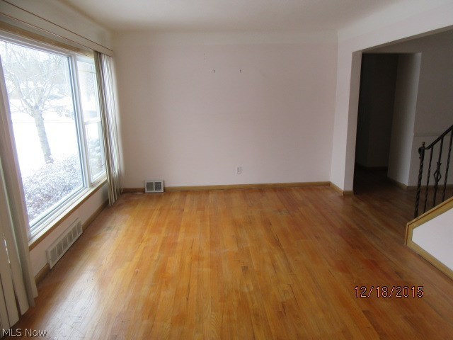 992 Hanley Road Cleveland, OH 44124 - Photo 5 of 27