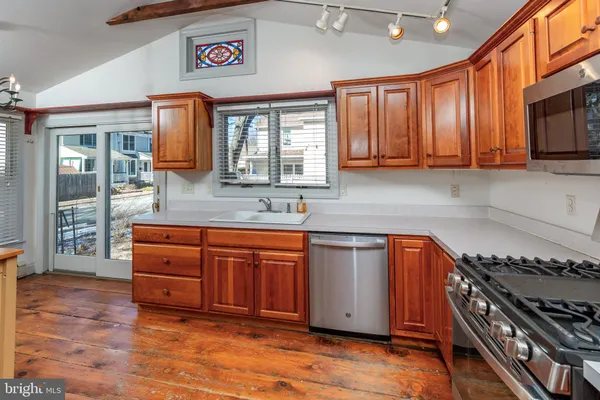 $3,200 | 34 Buttonwood Street, Lambertville, NJ 08530