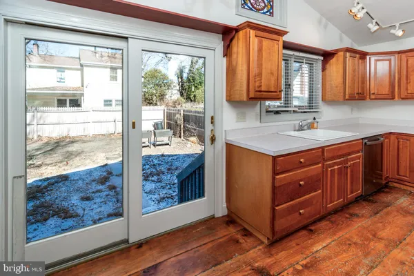 $3,200 | 34 Buttonwood Street, Lambertville, NJ 08530