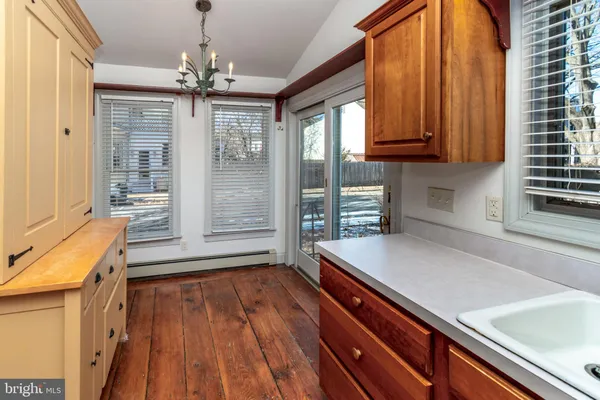 $3,200 | 34 Buttonwood Street, Lambertville, NJ 08530
