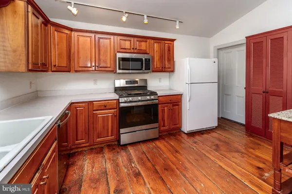 $3,200 | 34 Buttonwood Street, Lambertville, NJ 08530