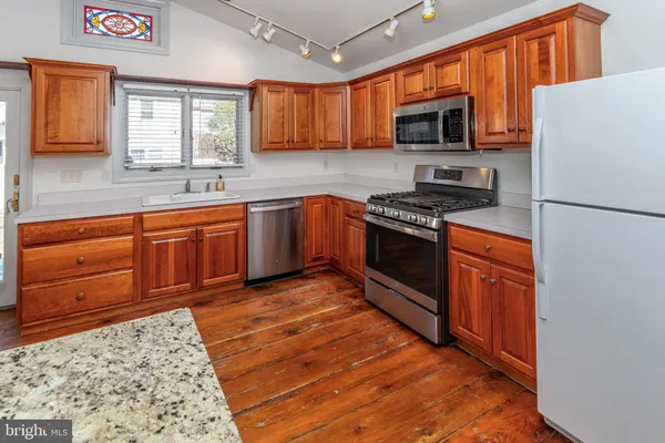 $3,200 | 34 Buttonwood Street, Lambertville, NJ 08530