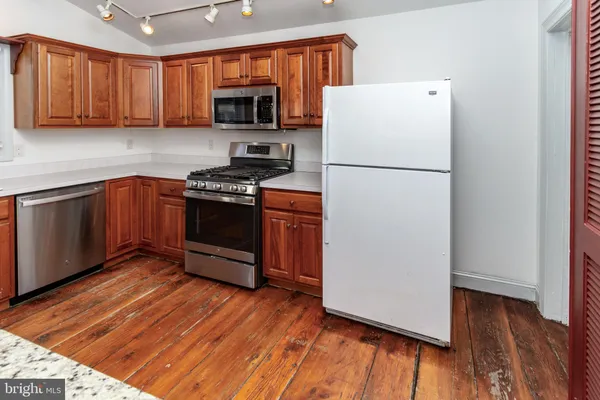 $3,200 | 34 Buttonwood Street, Lambertville, NJ 08530