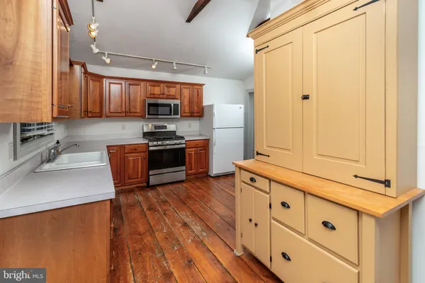 $3,200 | 34 Buttonwood Street, Lambertville, NJ 08530