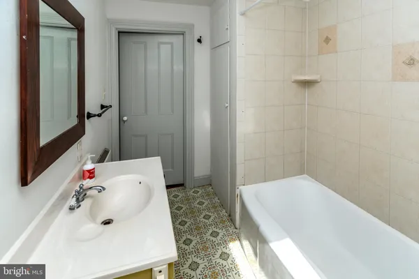 $3,200 | 34 Buttonwood Street, Lambertville, NJ 08530