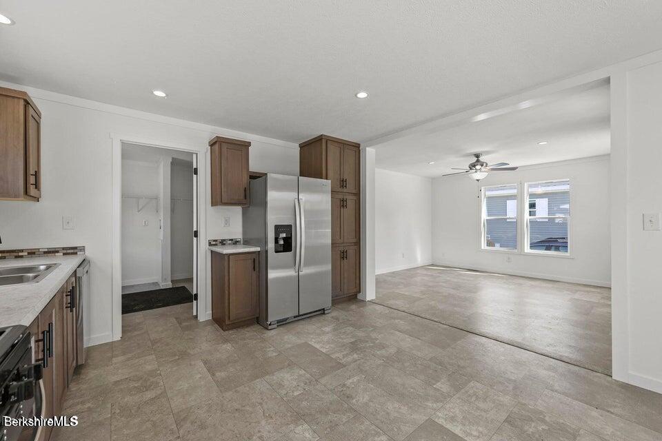 395 Cheshire Road, Unit 104 Pittsfield, MA 01201 - Photo 8 of 22 Eat in Kitchen