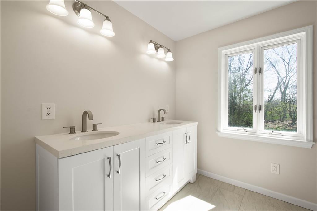 2311 Old Washington Road Pittsburgh, PA 15241 - Photo 20 of 41 Primary Bath