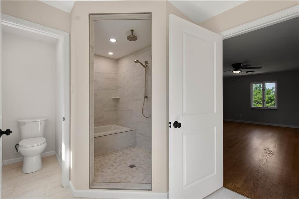 2311 Old Washington Road Pittsburgh, PA 15241 - Photo 21 of 41 Primary Bath