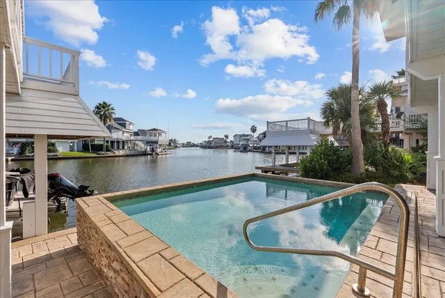 $1,000,000 | 3423 Christmas Tree Point Road, Galveston, TX 77554