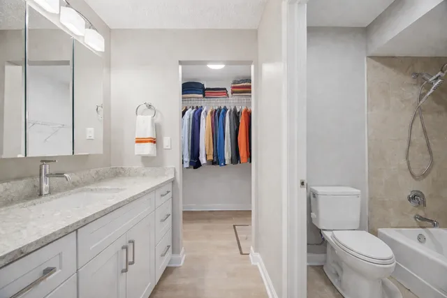 $350,000 | 819 Shagbark Road, New Lenox, IL 60451