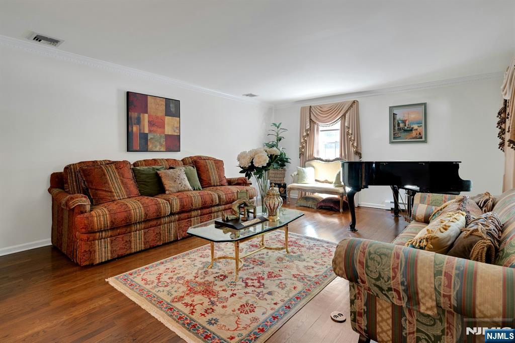 10 Moonshadow Court Butler, NJ 07405 - Photo 11 of 47
