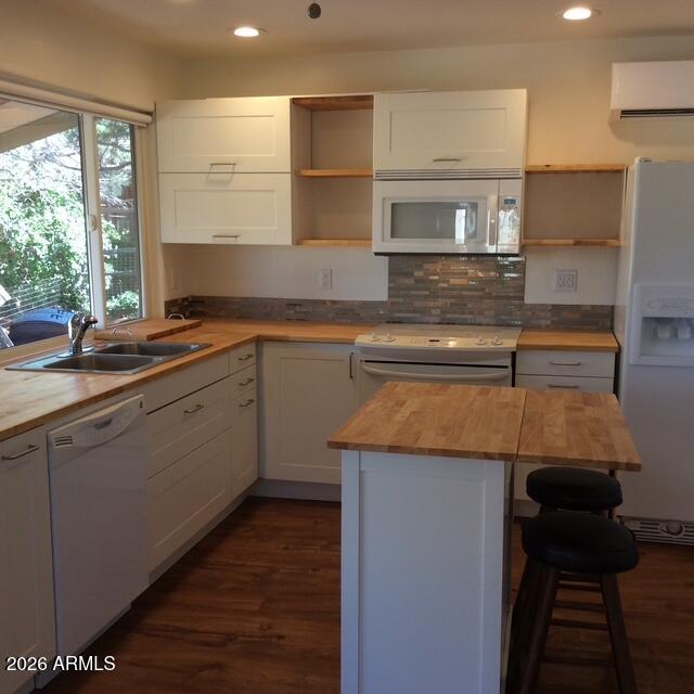 8071 Vista Del Norte Payson, AZ 85541 - Photo 5 of 18 a kitchen with a sink a window and cabinets