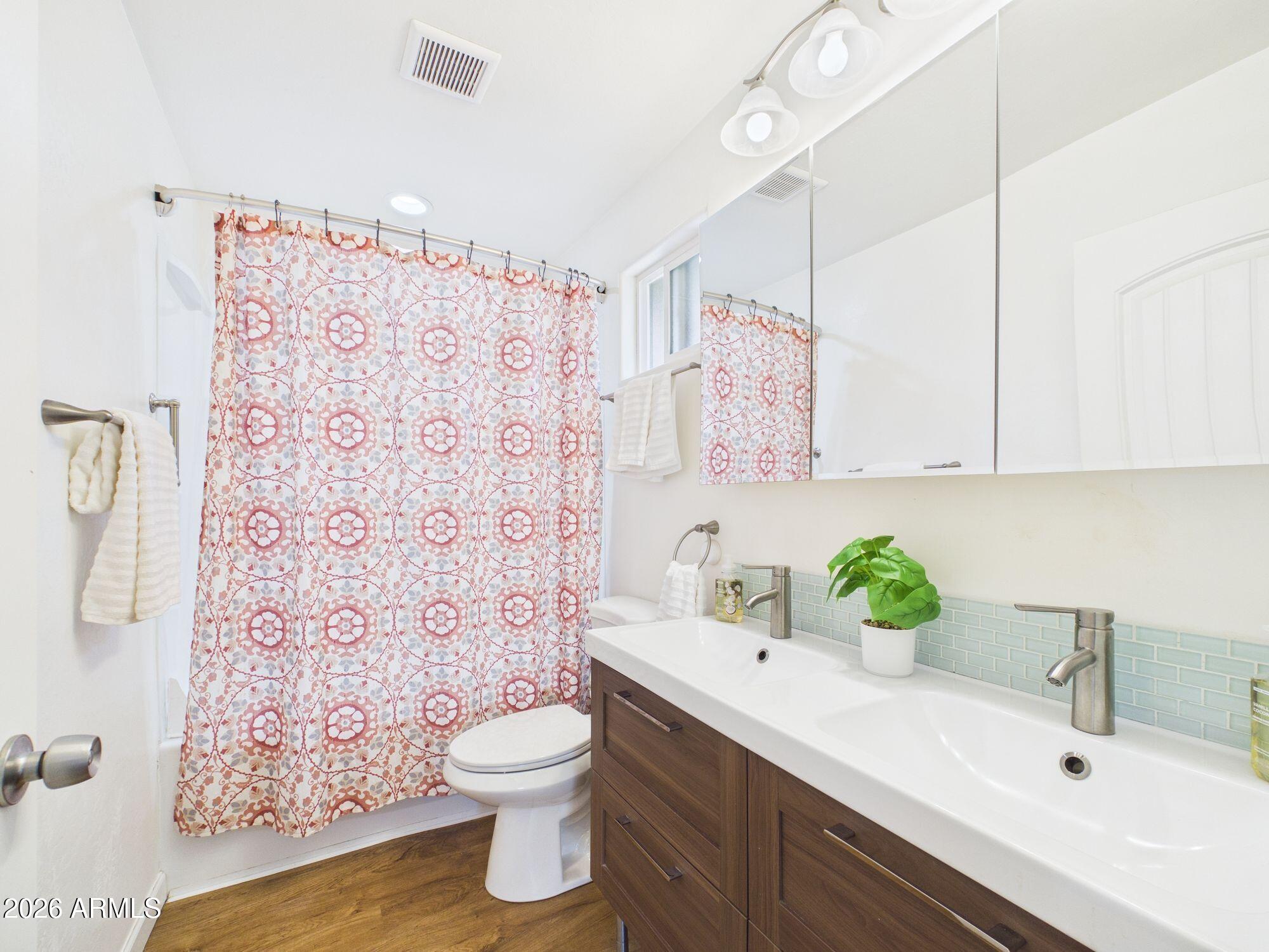 8071 Vista Del Norte Payson, AZ 85541 - Photo 10 of 27 a bathroom with a sink toilet and shower