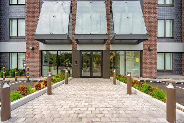 $1,259,500 | 218 Middle Neck Road, Unit 108, Great Neck, NY 11021