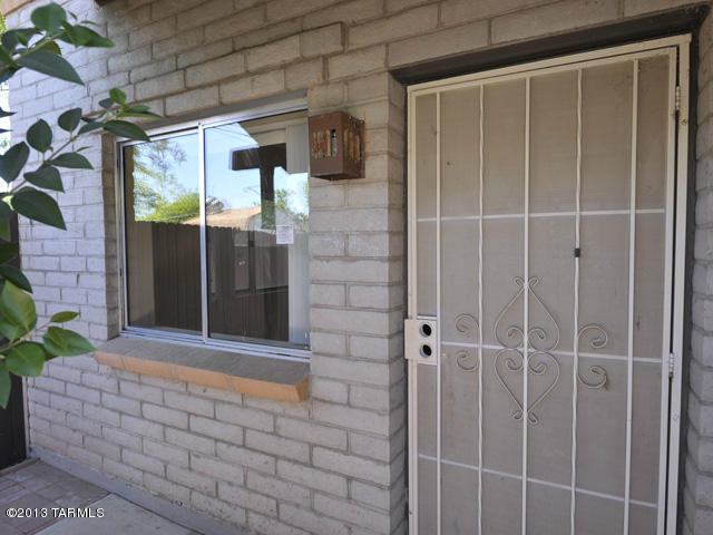 211 West Roger Road, Unit 13 Tucson, AZ 85705 - Photo 4 of 23