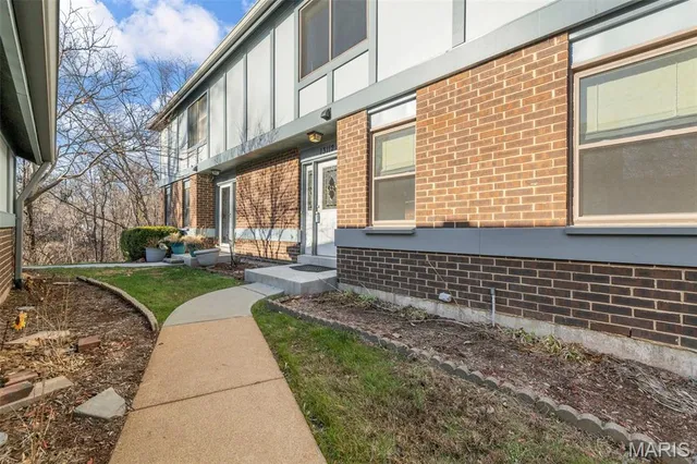 $298,000 | 13112 Royal Pines Drive, St. Louis, MO 63146