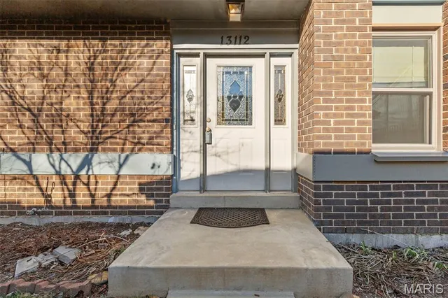 $298,000 | 13112 Royal Pines Drive, St. Louis, MO 63146