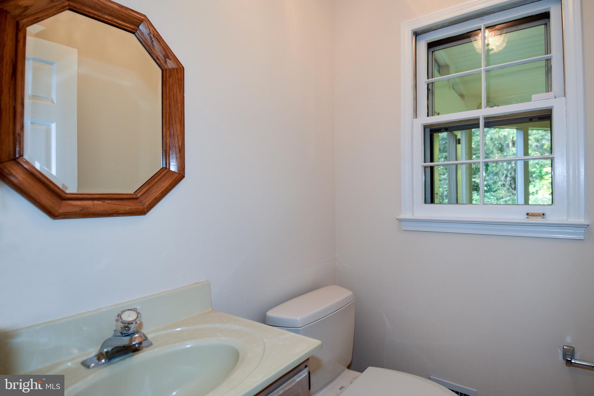 8011 Greentree Road Bethesda, MD 20817 - Photo 21 of 55 Powder Room