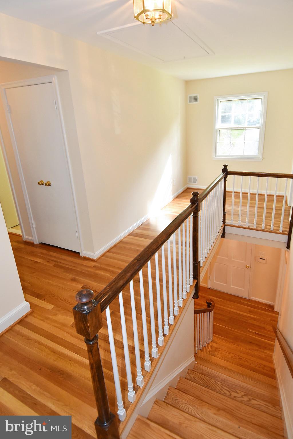 8011 Greentree Road Bethesda, MD 20817 - Photo 23 of 55 Upper Level Landing