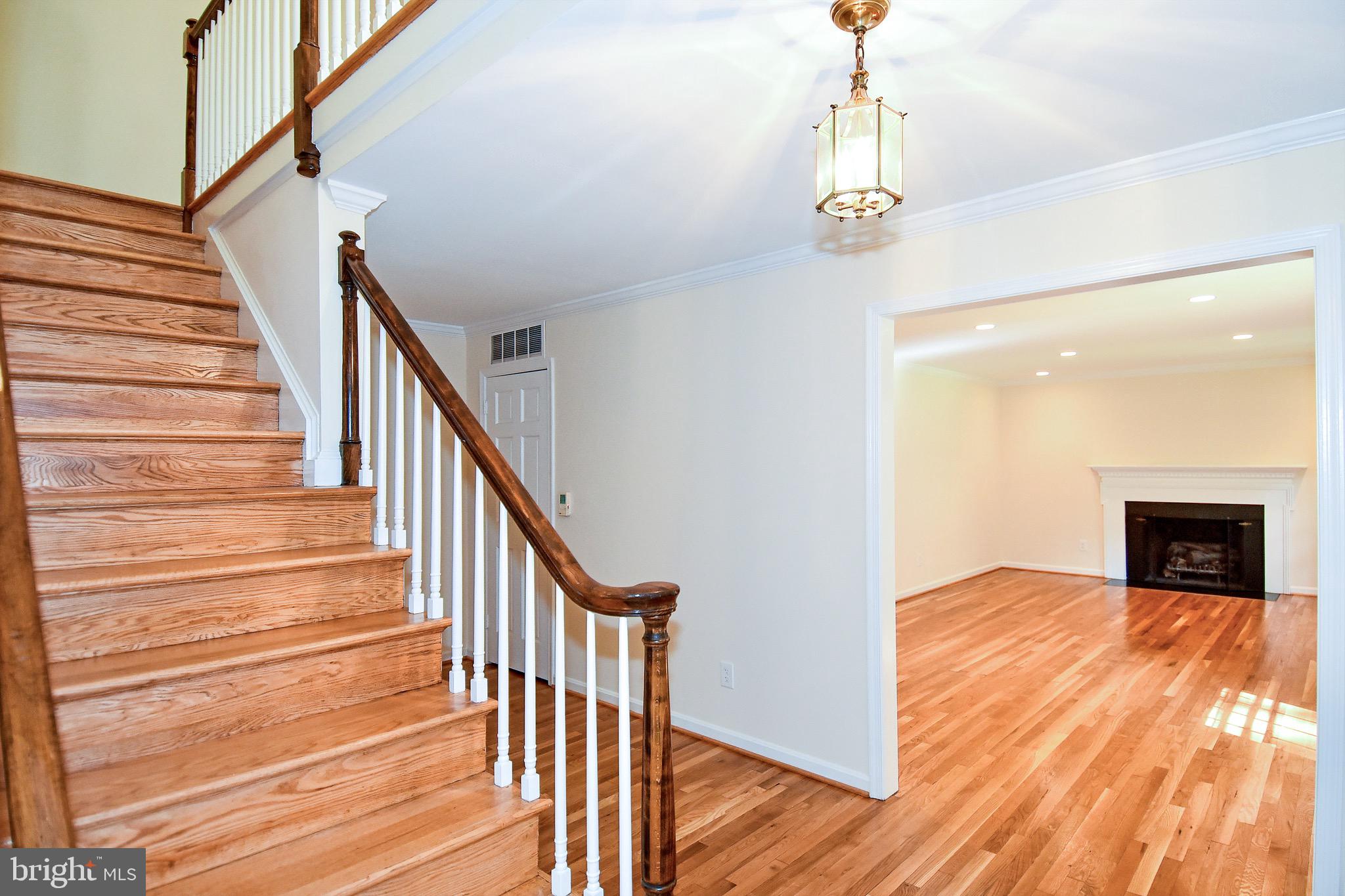 8011 Greentree Road Bethesda, MD 20817 - Photo 5 of 55 Foyer
