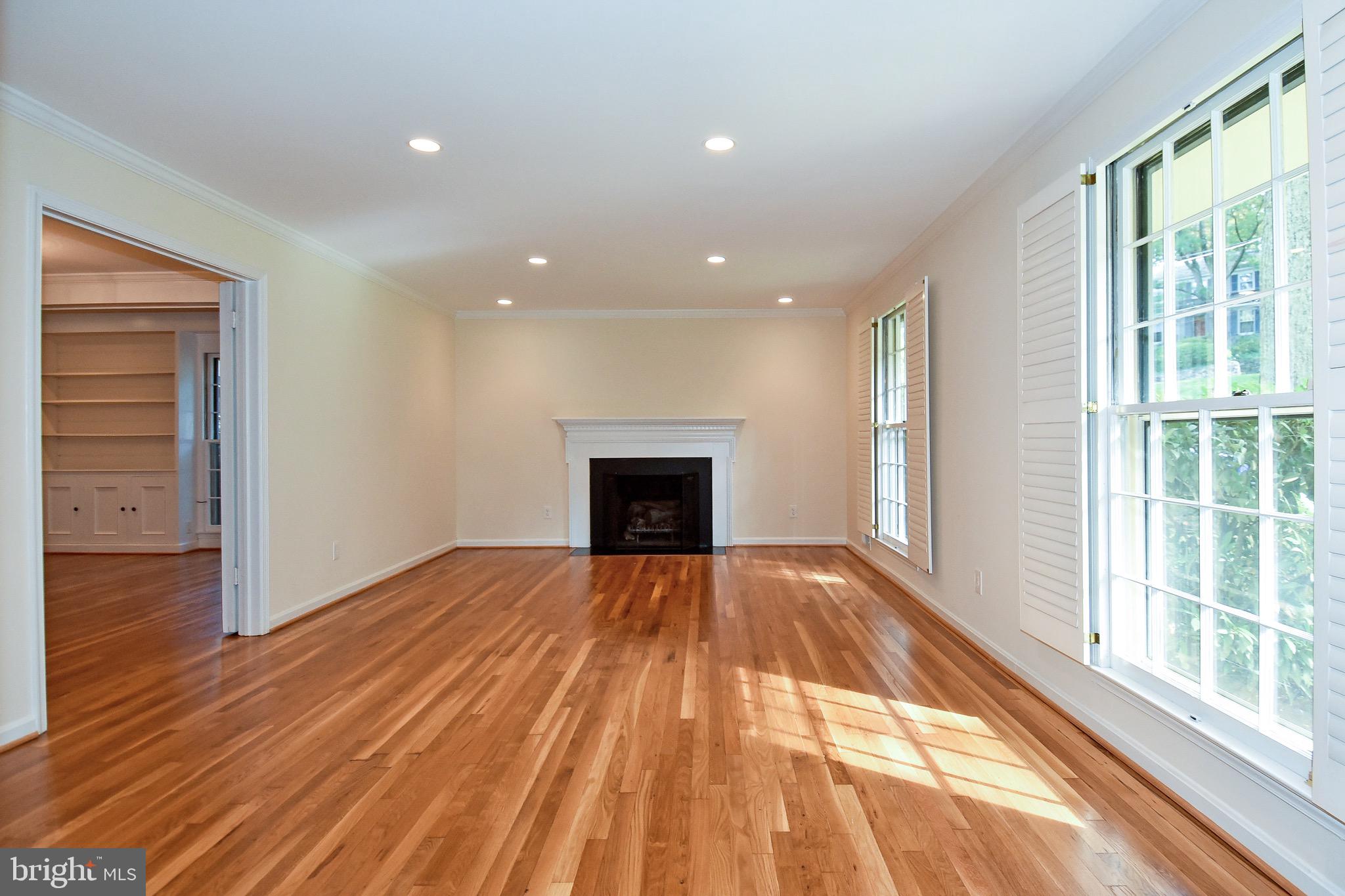 8011 Greentree Road Bethesda, MD 20817 - Photo 7 of 55 Living Room