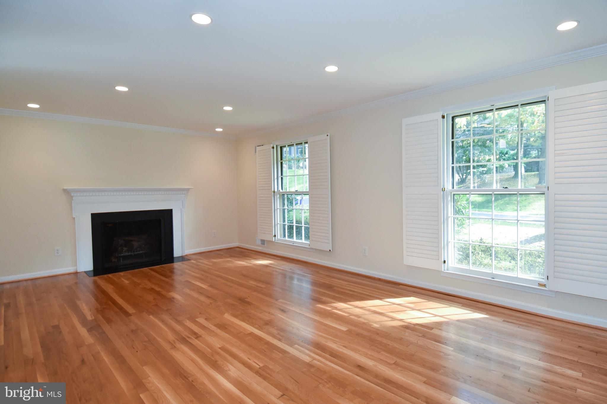 8011 Greentree Road Bethesda, MD 20817 - Photo 9 of 55 Living Room