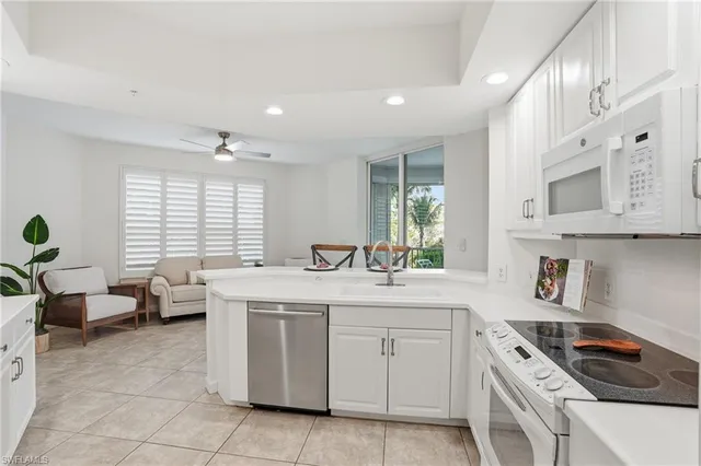 $1,100,000 | 325 Dunes Boulevard, Unit 205, Naples, FL 34110