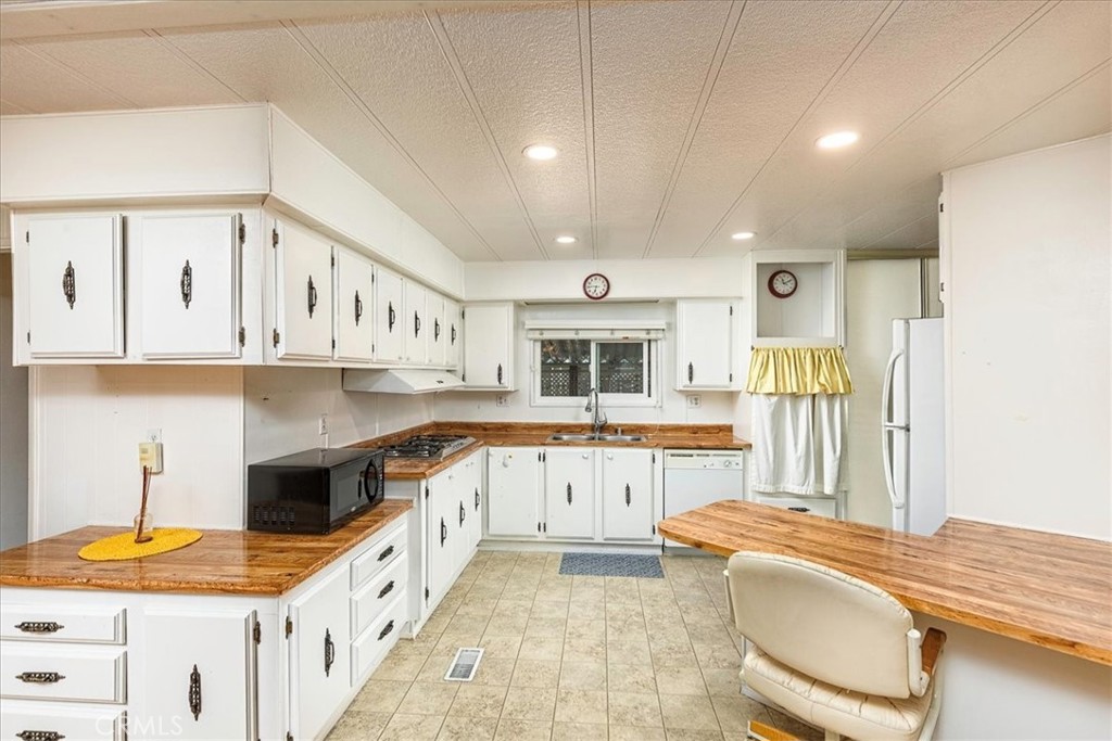 27701 Murrieta Road Menifee, CA 92586 - Photo 8 of 40