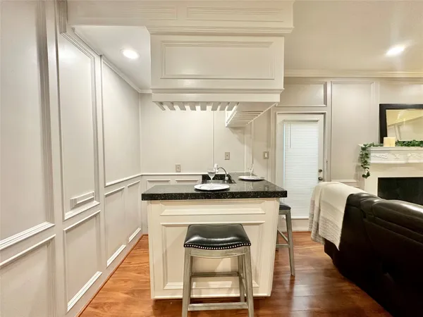 $2,500 | 2514 Nantucket Drive, Unit C, Houston, TX 77057