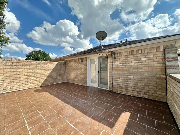 $2,500 | 2514 Nantucket Drive, Unit C, Houston, TX 77057