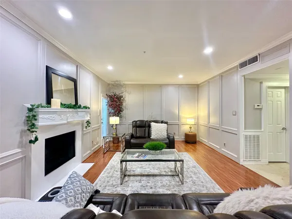 $2,500 | 2514 Nantucket Drive, Unit C, Houston, TX 77057