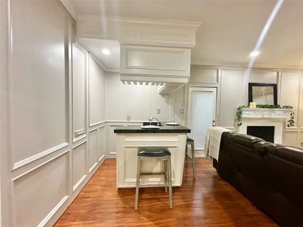 $2,500 | 2514 Nantucket Drive, Unit C, Houston, TX 77057