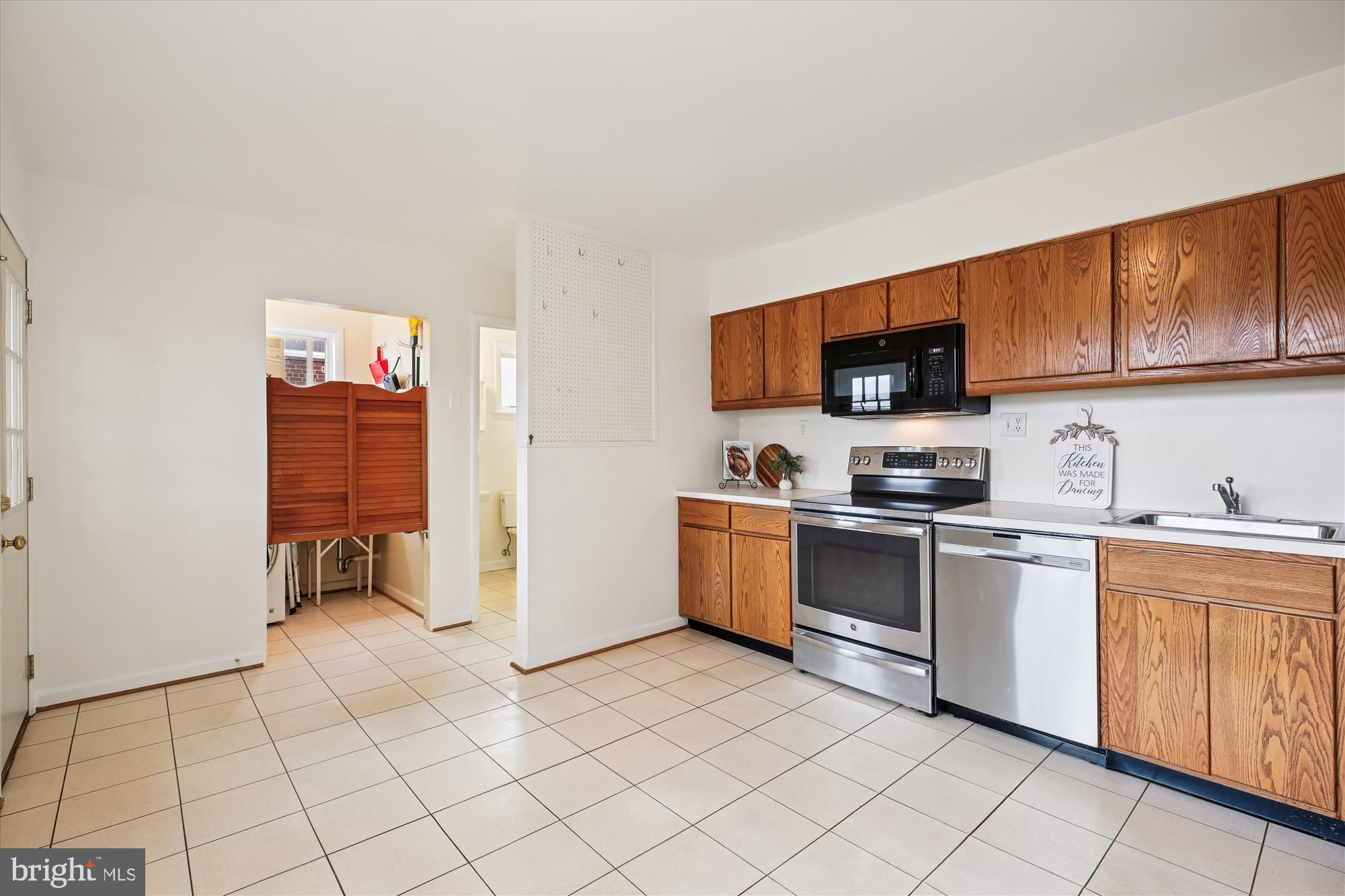 3503 Kayson Street Silver Spring, MD 20906 - Photo 21 of 33 Kitchen