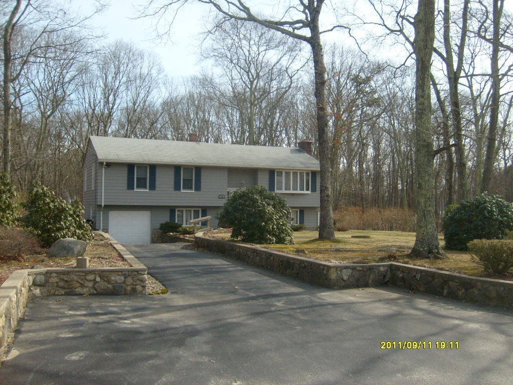 104 Franklin Road Scituate, RI 02825 - Photo 3 of 24