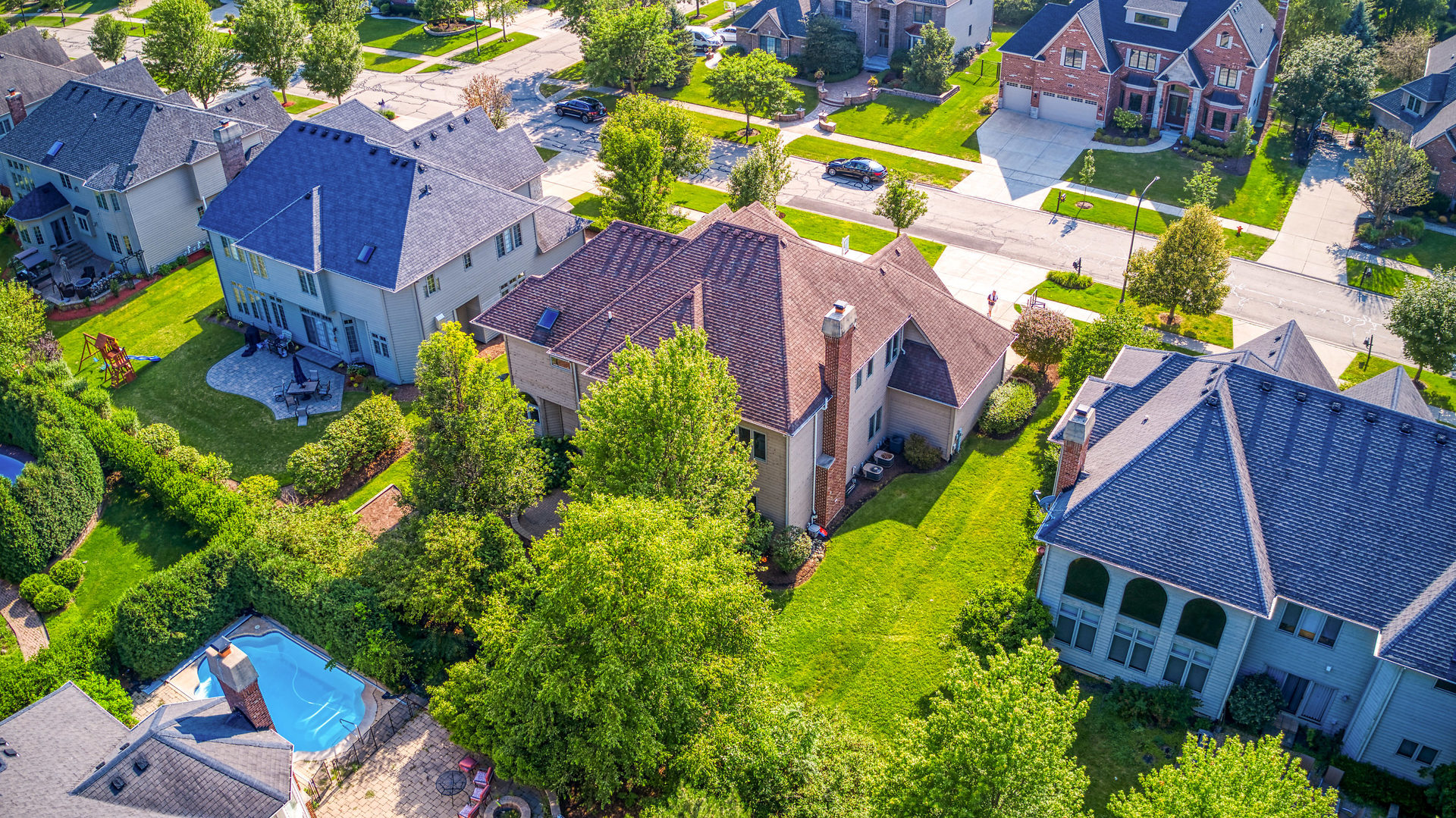 3416 Frankstowne Drive Naperville, IL 60565 - Photo 41 of 41 an aerial view of a house with a yard and garden