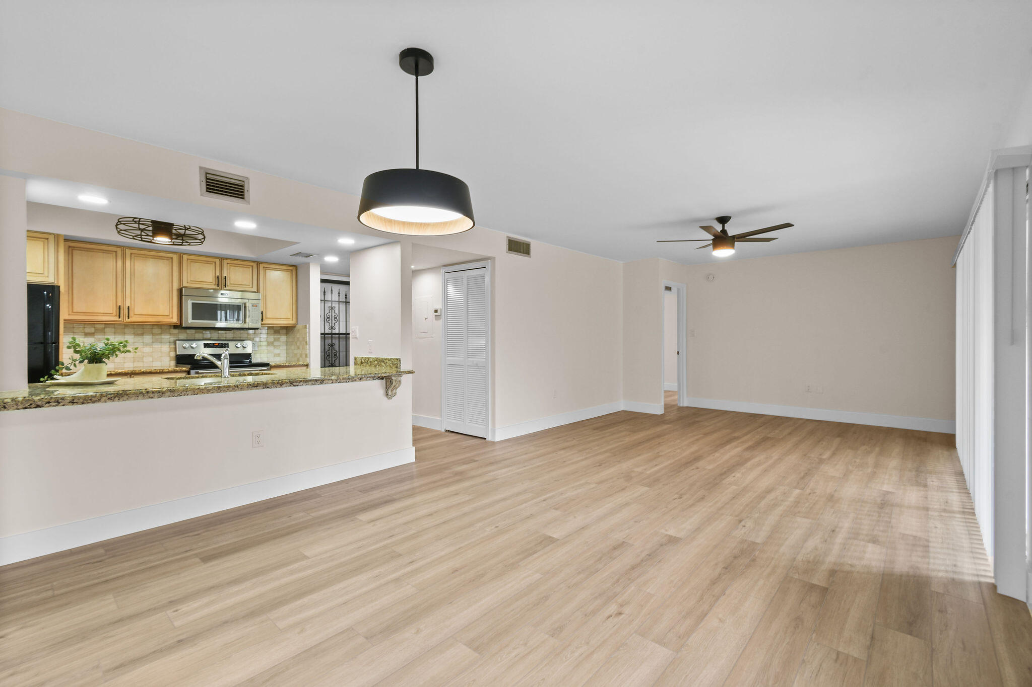 2233 Northwest 22nd Avenue, Unit 102 Stuart, FL 34994 - Photo 13 of 55 2243NW22ndAve#102(12)