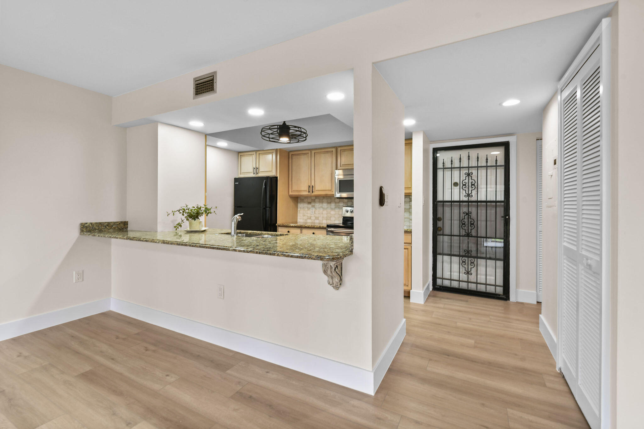 2233 Northwest 22nd Avenue, Unit 102 Stuart, FL 34994 - Photo 15 of 55 2243NW22ndAve#102(14)
