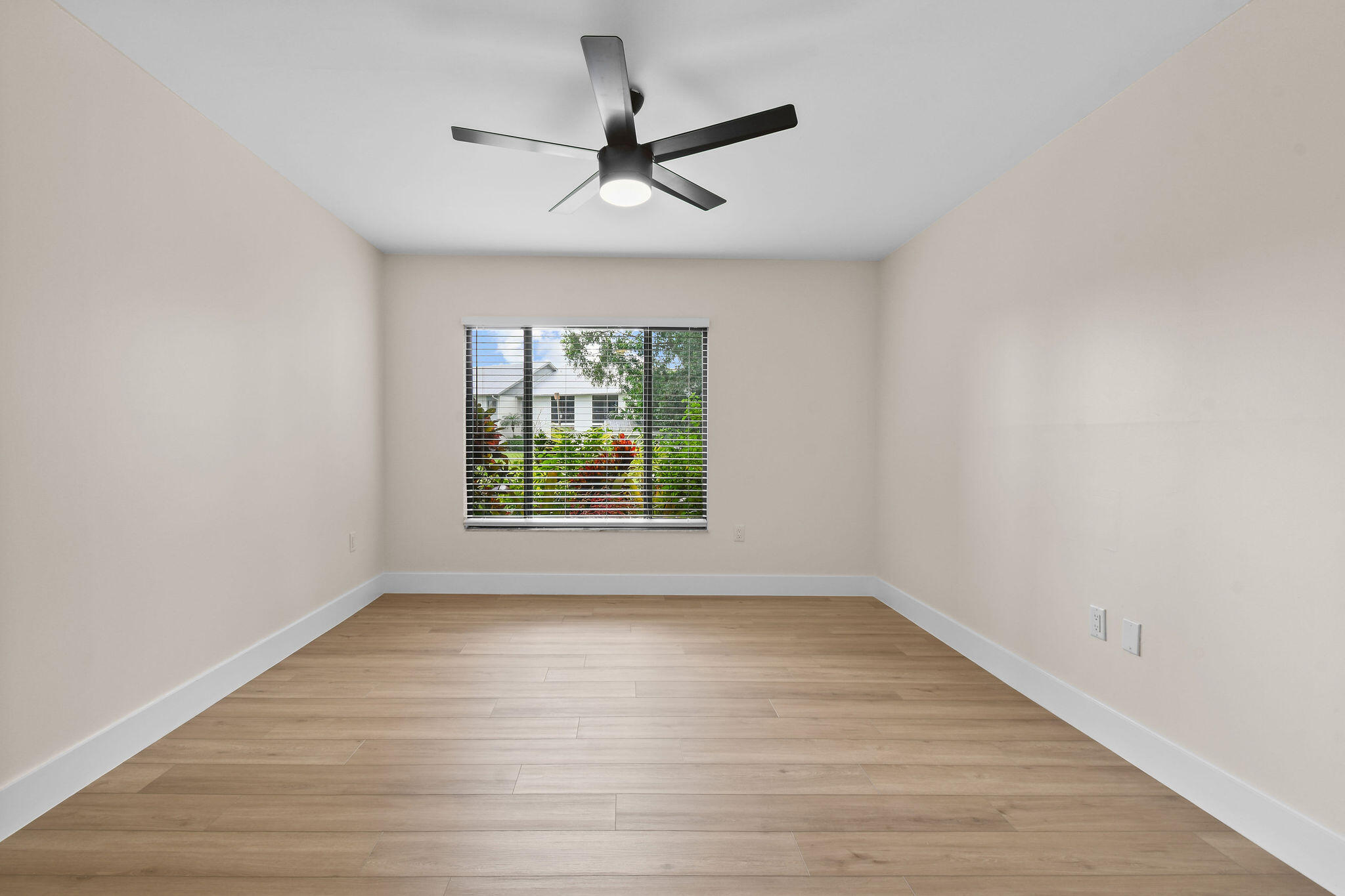 2233 Northwest 22nd Avenue, Unit 102 Stuart, FL 34994 - Photo 23 of 55 2243NW22ndAve#102(22)