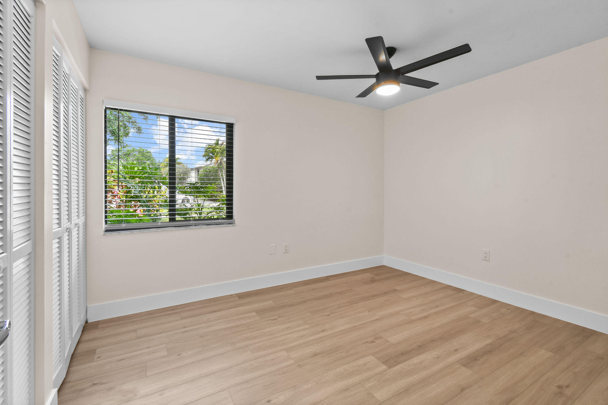 2233 Northwest 22nd Avenue, Unit 102 Stuart, FL 34994 - Photo 33 of 55 2243NW22ndAve#102(31)