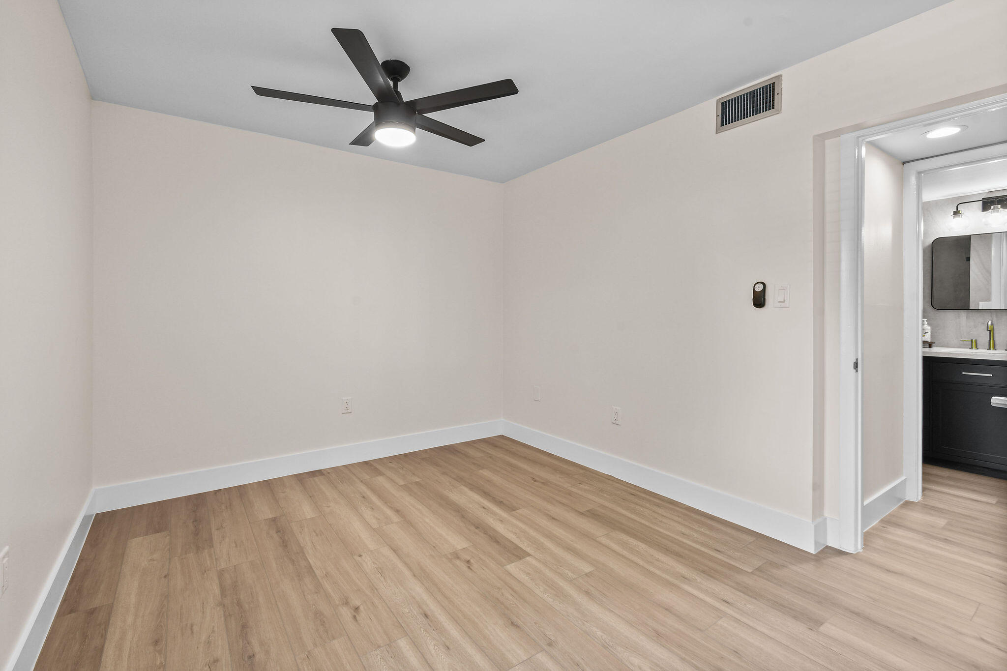 2233 Northwest 22nd Avenue, Unit 102 Stuart, FL 34994 - Photo 35 of 55 2243NW22ndAve#102(33)