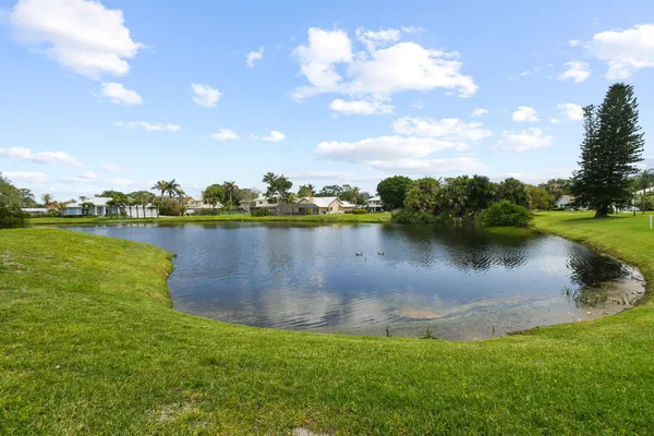 $2,300 | 2233 Northwest 22nd Avenue, Unit 102, Stuart, FL 34994