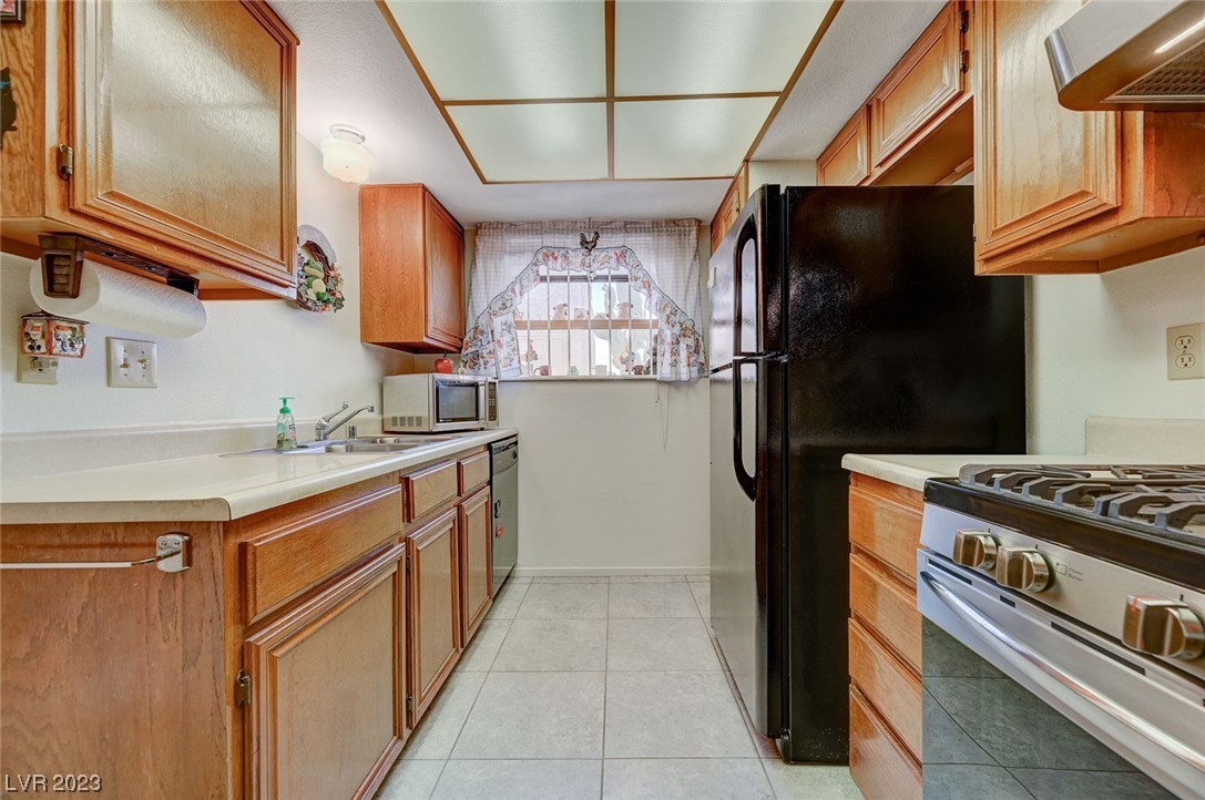565 Rene Lane Henderson, NV 89015 - Photo 14 of 32