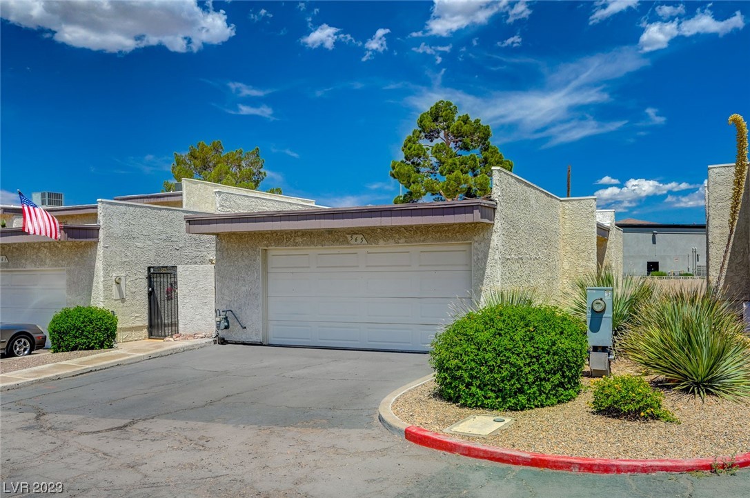 565 Rene Lane Henderson, NV 89015 - Photo 3 of 32