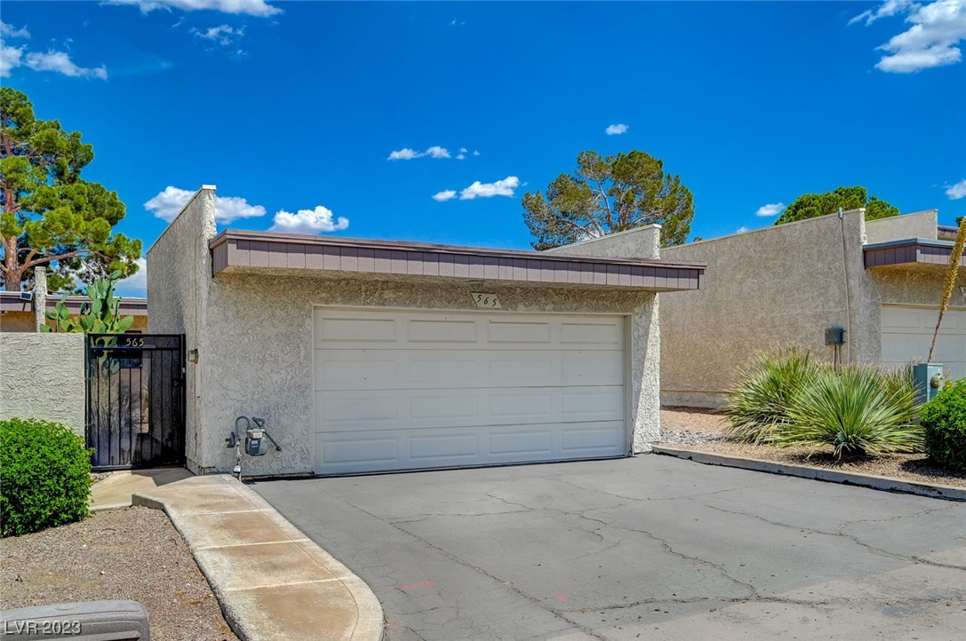 565 Rene Lane Henderson, NV 89015 - Photo 4 of 32