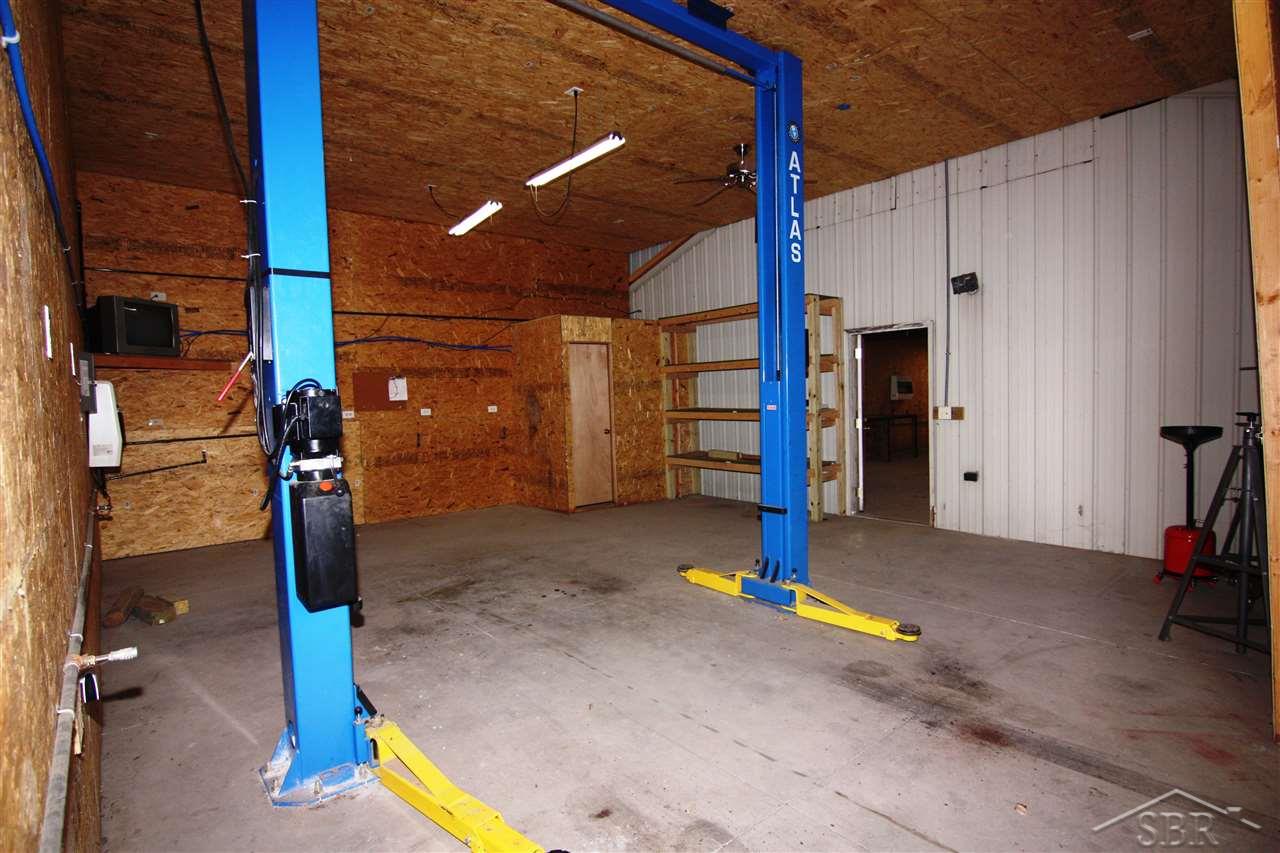 2595 South Center Road Saginaw, MI 48609 - Photo 20 of 27 31367424-19.JPG