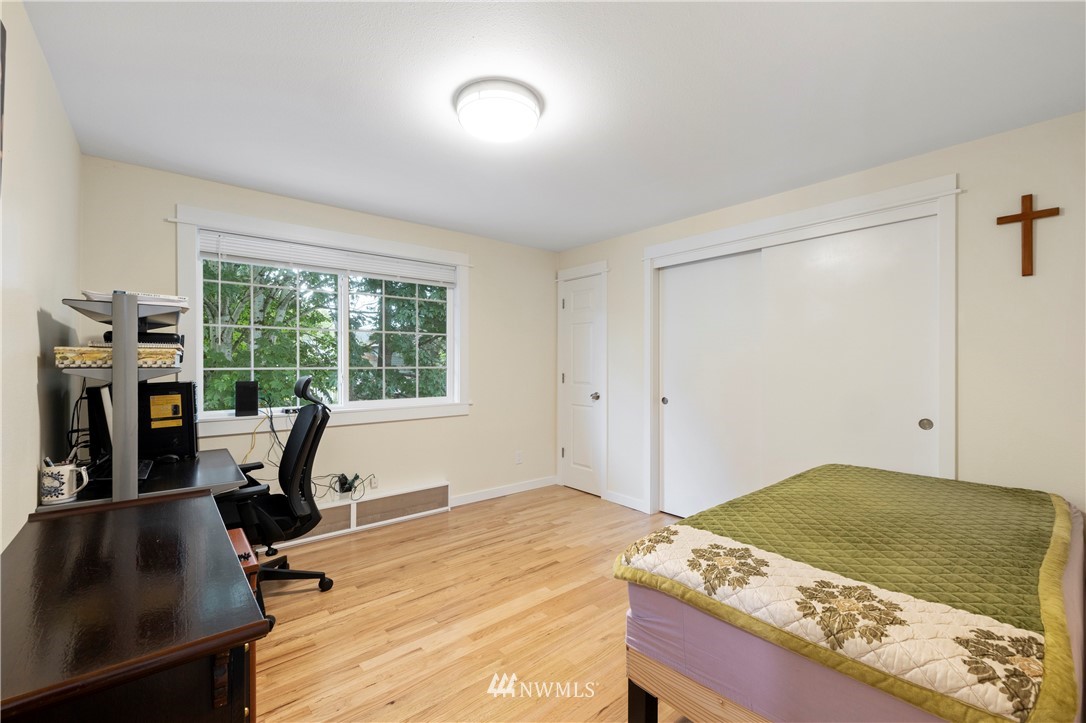 956 Field Avenue Northeast Renton, WA 98059 - Photo 14 of 34
